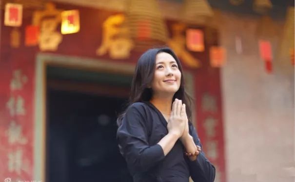 她曾是央视最美主持,茹素10余年,如今年近50依然美如少女!-图片14